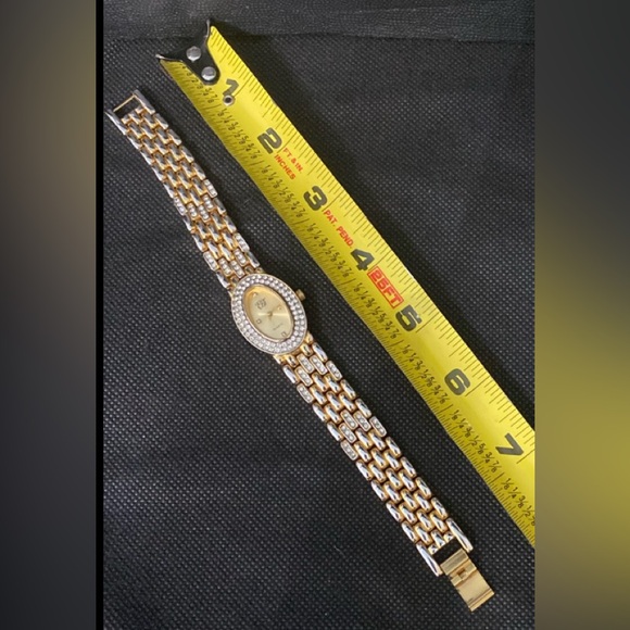 Vintage EJ Ladies Gold Toned Watch with Oval Rhinestones Face - Picture 8 of 8